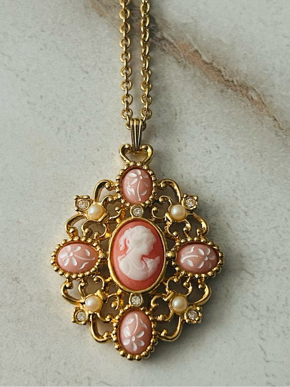 Vintage Gold Toned Pink Cameo Floral Pendant Necklace